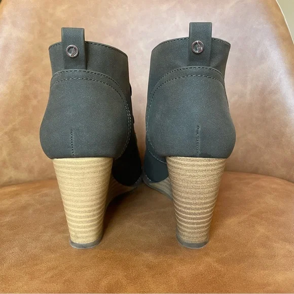 NAUTICA Gray / dark green Wedge Ankle Boots, size 8. - Picture 3 of 13